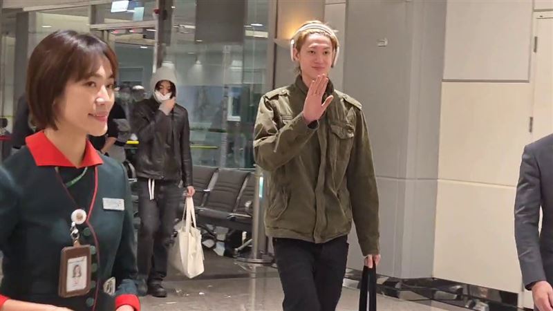 人氣男團CORTIS步出桃機成員抵達