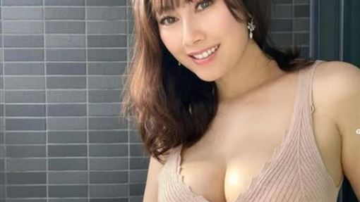 月入24萬！最上鏡港姐「大尺度美照」賣爆