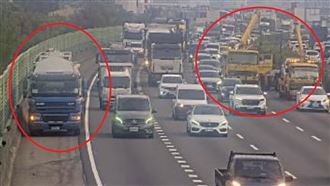 新／上班注意！國道事故占2道…回堵1公里