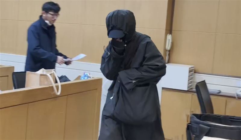 太子集團台灣操盤手王昱棠的助理詹雯卉，加保50萬元。（圖／翻攝畫面）