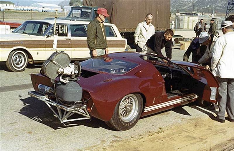 福特GT40車身架設攝影機進行拍攝任務。（圖／翻攝Mecum網站）