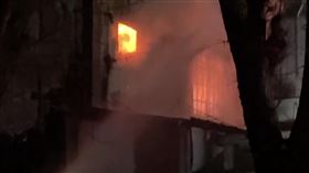 台中,南屯,暗夜大火,修車廠,火海,爆炸聲,露營車（圖／翻攝畫面）