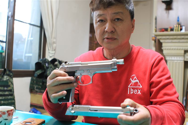 訓練用槍械製造商魏一鳴認為槍砲殺傷力審議應該有公正第三方參與。(圖/記者王乙徹攝)