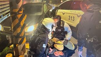 竊車慣犯又偷車…飆7公里　警開12槍攔人