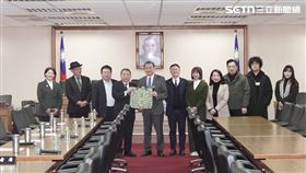 石平拜會立法院，並由多名民進黨立委接待。（圖／記者趙于瑩攝影）