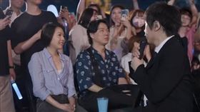 蕭煌奇去年現身五月天演唱會時，身旁疑似坐著就是他新婚老婆。（圖／相信音樂提供）