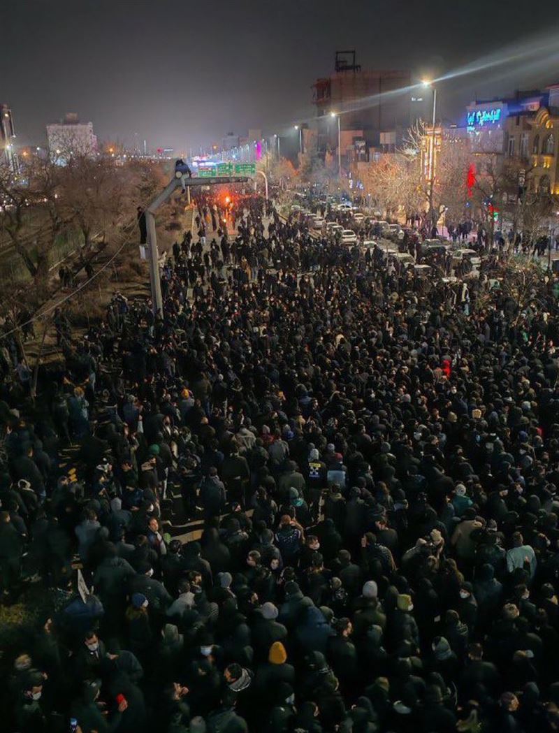 伊朗多地爆發大規模抗議，上次出現這樣的景象已經是2009年綠色革命的時候了。（圖／翻攝自X平台 @Osint613）