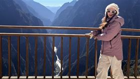 林莎主持外景節目。(圖／中視提供)