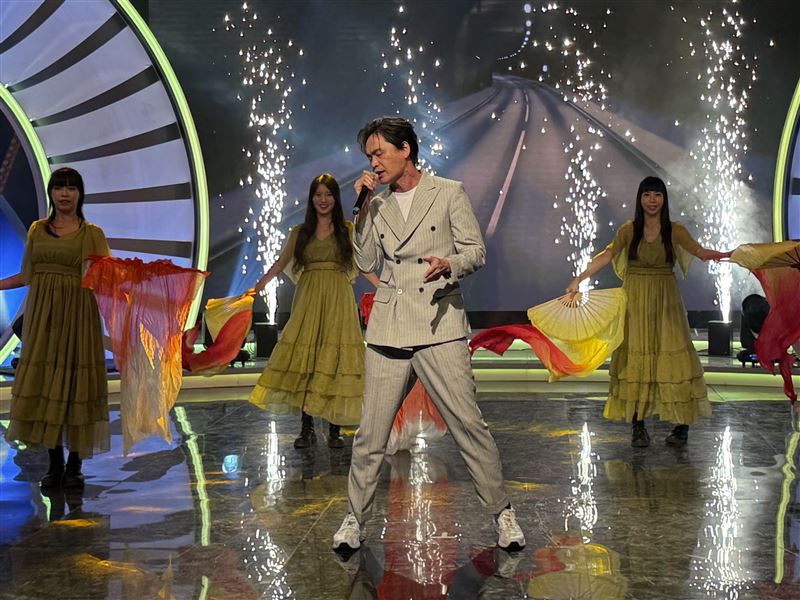 黃鐙輝豪氣宣稱自己是「伍佰接班人」。（圖／華視提供）