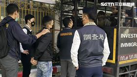 陳姓毒販潛逃泰國被調查局人員押解回台受審。（圖／翻攝畫面）