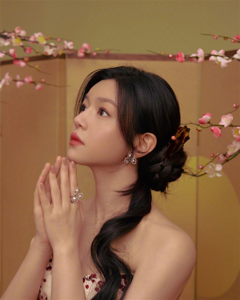 陳妍希發出新年主題美照。（圖／翻攝自微博）