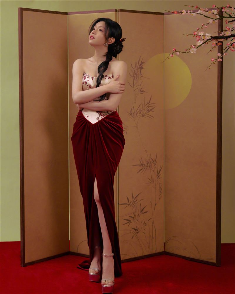 陳妍希發出新年主題美照。（圖／翻攝自微博）