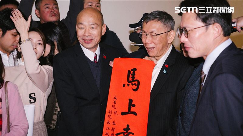 柯文哲拜會！韓國瑜送春聯：正要樓下恭迎