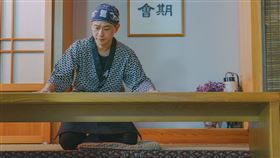 陳家逵化身日料師傅關主坐鎮。（圖／小公視提供）