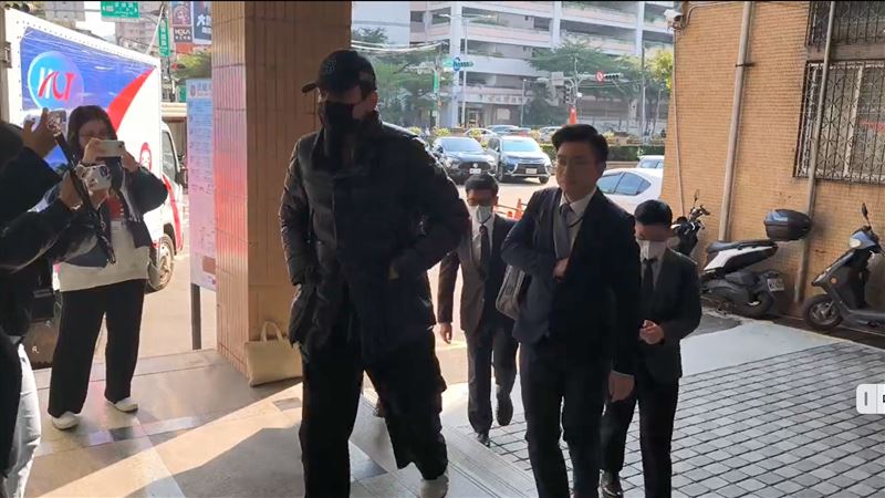 王大陸再度現身新北地院。（圖／記者莊淇鈞攝影）