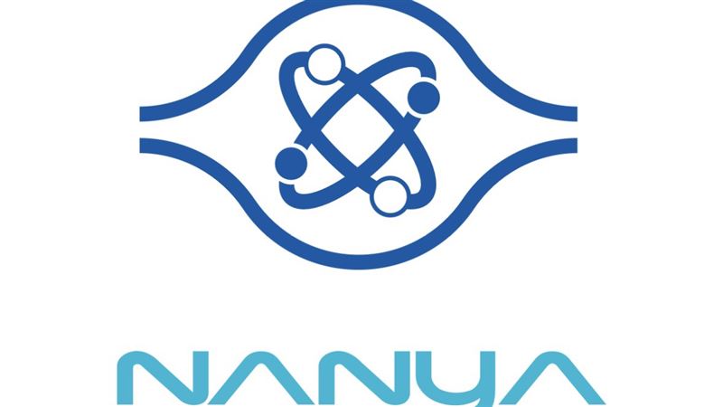 南亞科終端應用將由消費性電子逐步轉向Switch及工控領域，有助提升產品平均毛利。公司亦規劃於2026年第四季至2027年第二季量產DDR4 16Gb與32Gb產品，並擴大DDR5與LPDDR5/5X布局，客戶涵蓋SanDisk、Kioxia及Solidigm等，法人雙位數獲利預期給予高目標價：今明年每股盈餘挑戰新高，看好三年後本淨比表現綜合評估，法人預估南亞科2026、2027年EPS將分別達36.2元與44.8元，維持「增加持股」評等，並給予目標價365元，係以2027年每股淨值3倍本淨比計算。（圖／翻攝自官網）