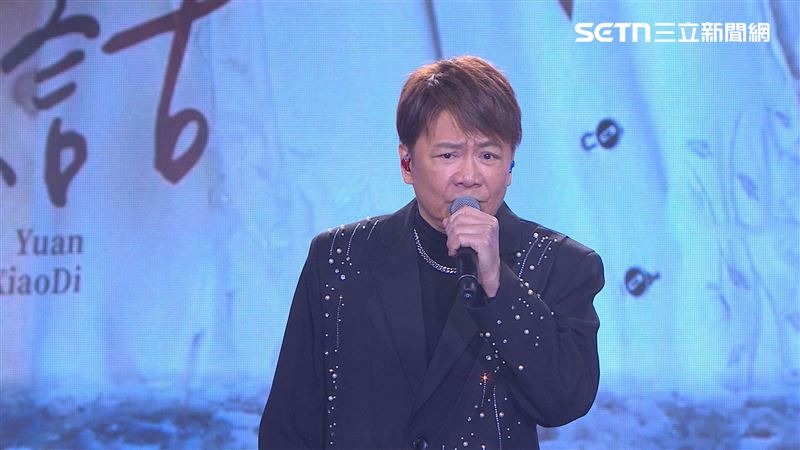 袁小迪演唱新曲（圖／超級夜總會提供）