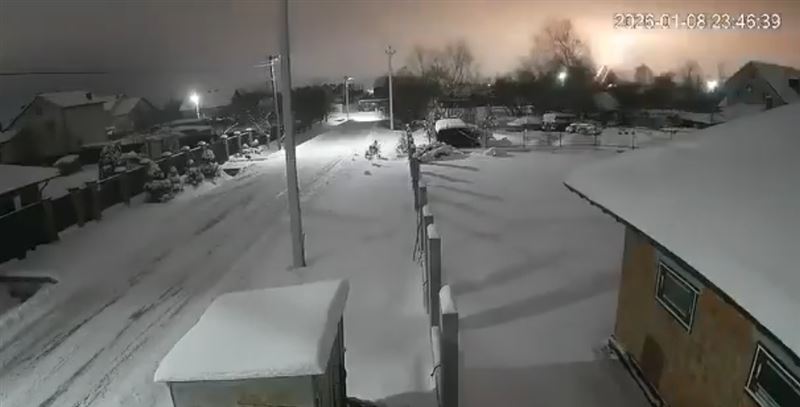 俄拒絕維和計畫後狂轟基輔，夜間市區不斷傳來爆炸火光。（圖／翻攝自X平台 @StratcomCentre）