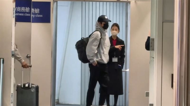 宋仲基雖包緊緊，但還是認得出