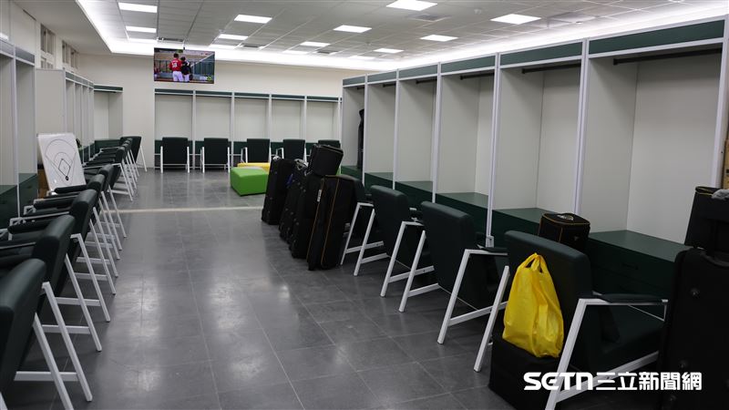 台鋼集團訓練基地「皇鷹學院」，雄鷹球員休息室。（圖／記者劉彥池攝影）