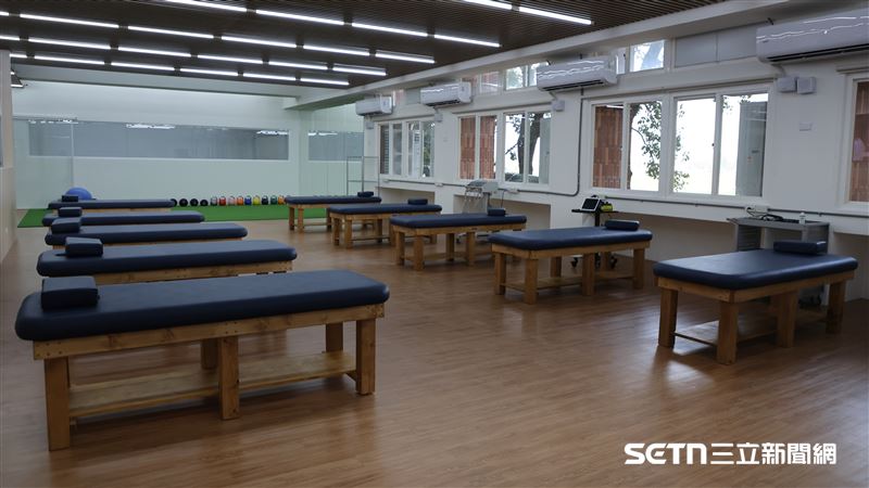 台鋼集團訓練基地「皇鷹學院」，球員治療室。（圖／記者劉彥池攝影）