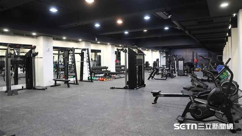 台鋼集團訓練基地「皇鷹學院」，球員重量訓練室。（圖／記者劉彥池攝影）