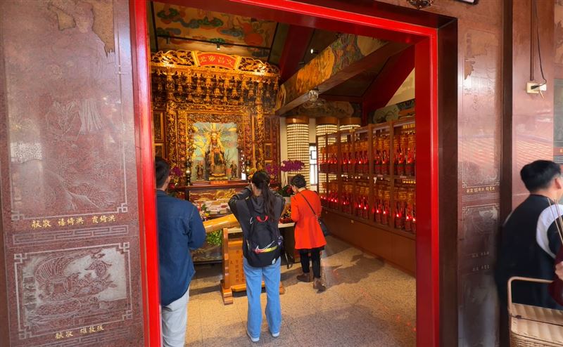 大考將至，許多考生向文昌帝君祈求好成績。(圖／翻攝畫面)