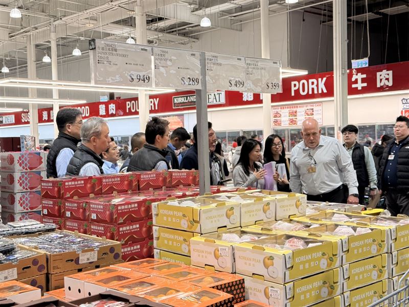 今（9）日好市多執行長更是現身台中南屯店，引發熱烈討論，一度被懷疑是「看地簽約」。（圖／讀者提供）