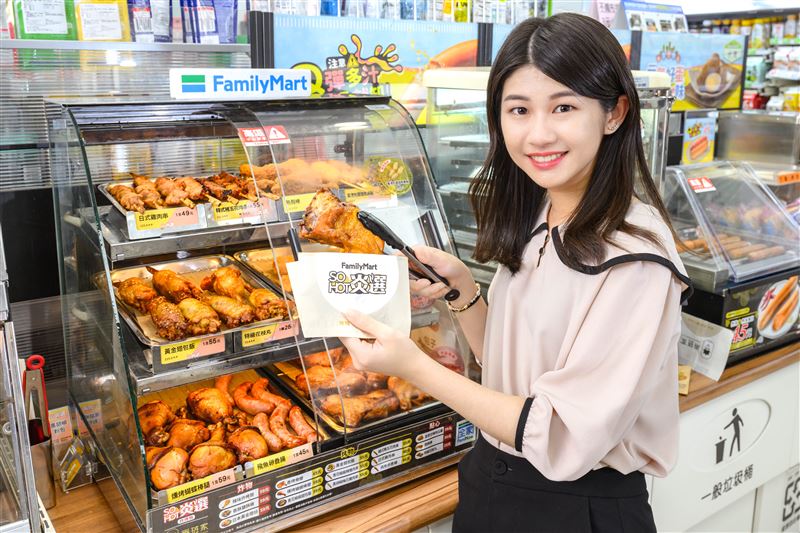 全家全台700間門市有「SOHOT炎選」。(圖／全家提供）
