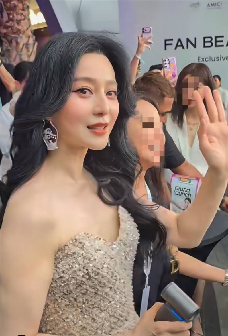 范冰冰遭疑美胸縮水。(圖/翻攝自小紅書)