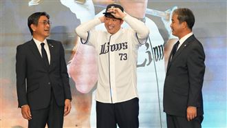 林安可球帽太小爆笑　西武獅也有台灣至寶