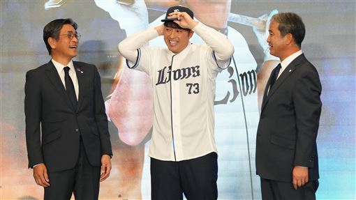 林安可球帽太小爆笑　西武獅也有台灣至寶