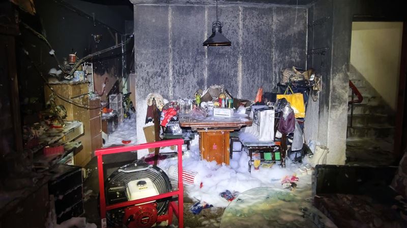 基隆市七堵區百五街、某民宅3樓發生火警。（圖／翻攝畫面）