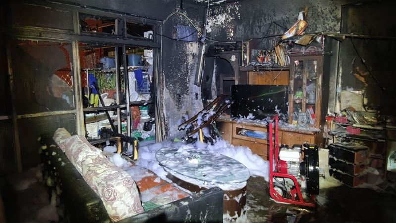 基隆市七堵區百五街、某民宅3樓發生火警。（圖／翻攝畫面）