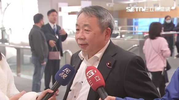 石平今天搭機離台返回日本，在松山機場接受媒體聯訪（圖／翻攝畫面）
