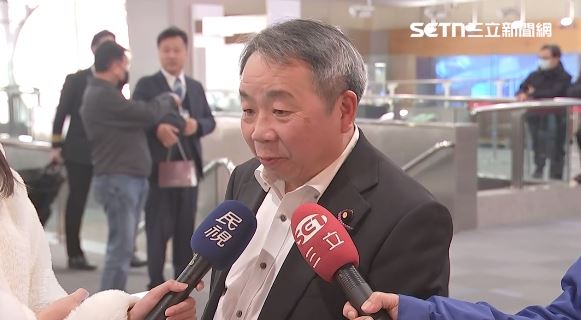石平今天搭機離台返回日本，在松山機場接受媒體聯訪（圖／翻攝畫面）