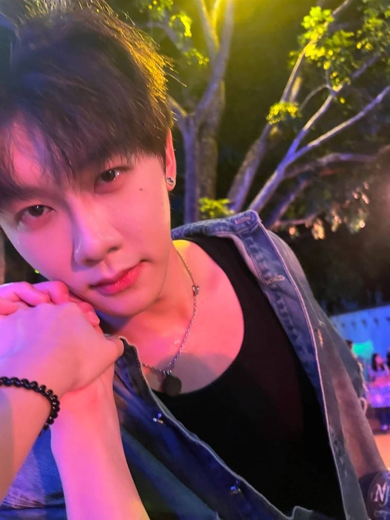 歡樂谷的帥哥NPC。（圖／翻攝自小紅書）