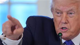 川普威脅石油巨頭們若不投資，很多企業等著取代他們的位置。（圖／美聯社／達志影像）