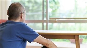 早知不該拼命存老本！日本夫妻嘆存夠養老金　想含飴弄孫背後竟藏苦楚（示意圖／翻攝自pixabay） 