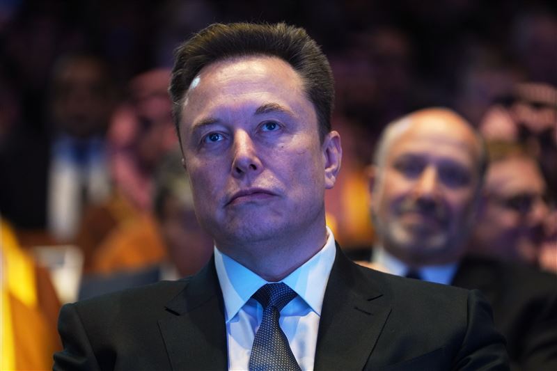 馬斯克反嗆英國政府，只是為了找藉口審查。（圖／美聯社／達志影像）