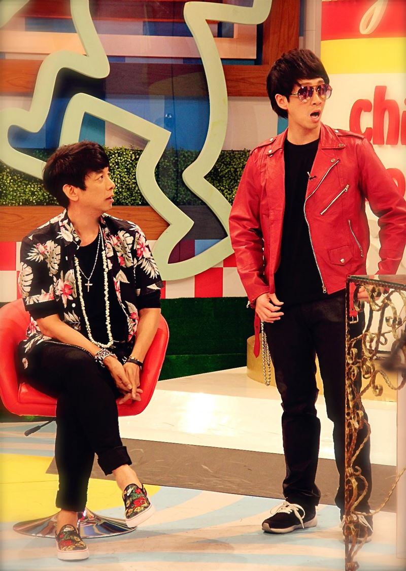 曹西平當年送陳漢典一件皮衣,讓他模仿得更像。(圖/翻攝自臉書)