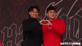 味全龍隊友劉基鴻，驚喜現身送禮徐若熙。（圖／記者張沛嘉攝影）