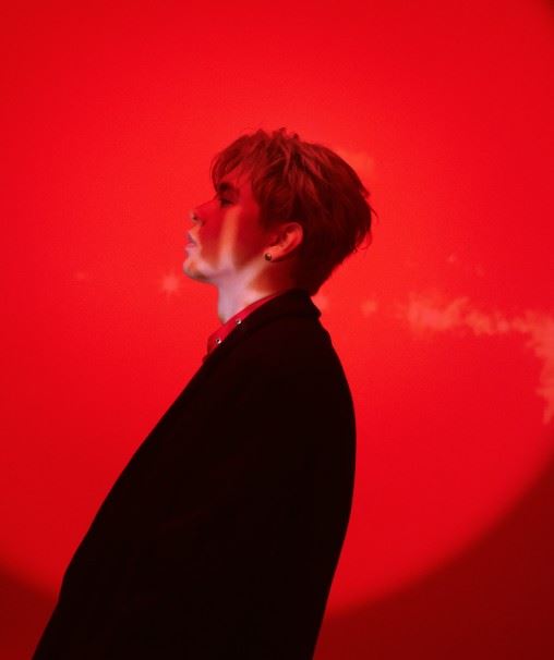 〈OVDZ〉以「情感過量（Overdose）」作為核心隱喻，描繪人在理智與沉淪之間反覆擺盪的狀態。（圖／翻攝自MOSUN IG）