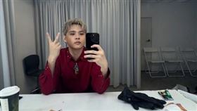 新世代音樂人MOSUN以親身經歷為素材，將一段「明知不該卻無法抽身」的真實情感，化為深夜感十足的R&B新作。（圖／翻攝自MOSUN IG）