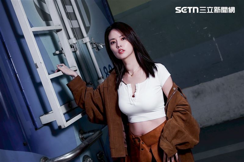 阿諾受訪分享自己愛美的轉變。(圖/記者趙于瑩攝影)