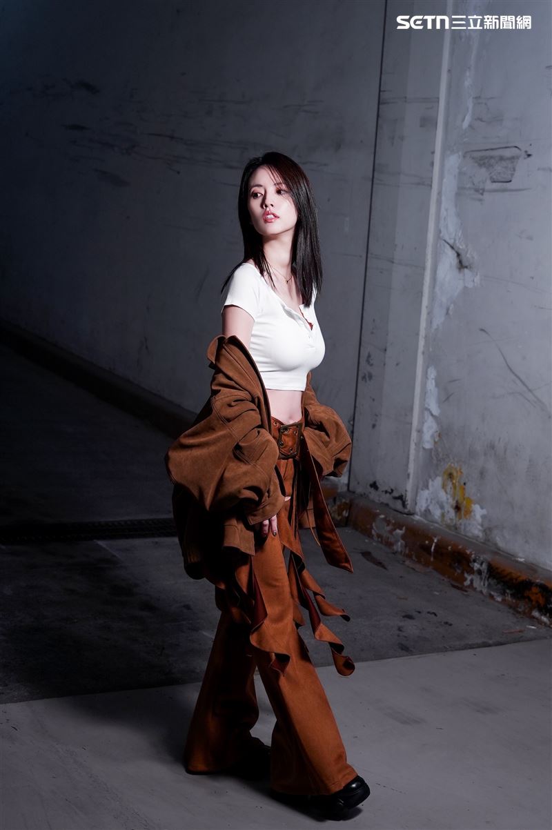 阿諾受訪分享自己愛美的轉變。(圖/記者趙于瑩攝影)