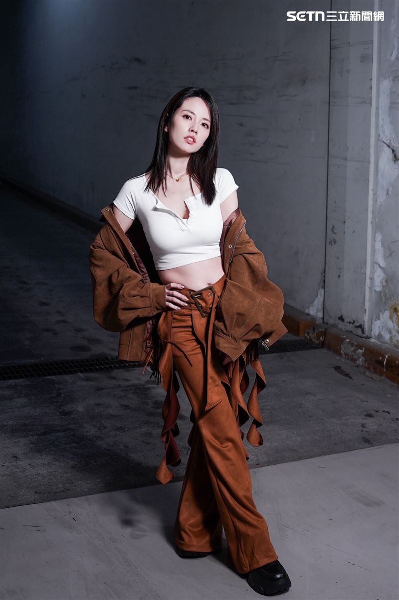 阿諾受訪分享自己愛美的轉變。(圖/記者趙于瑩攝影)