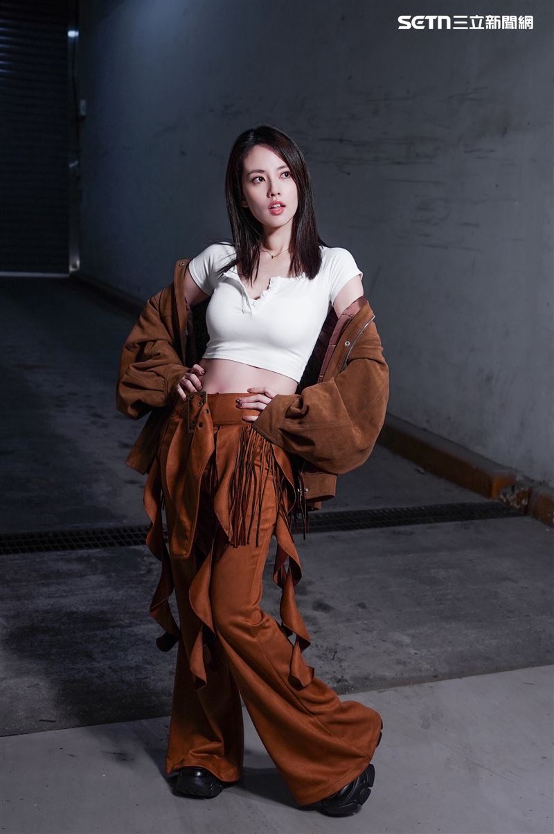 阿諾受訪分享自己愛美的轉變。(圖/記者趙于瑩攝影)