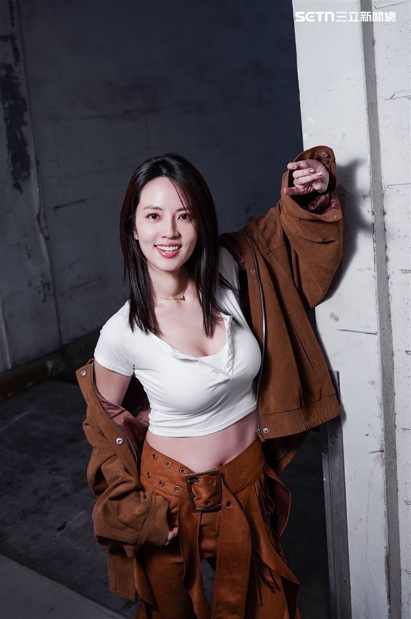 阿諾受訪分享自己愛美的轉變。(圖/記者趙于瑩攝影)