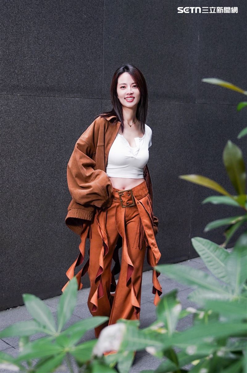 阿諾受訪分享自己愛美的轉變。(圖/記者趙于瑩攝影)